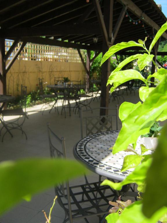 Le Barrage Hotel Mauzac-et-Grand-Castang Екстериор снимка
